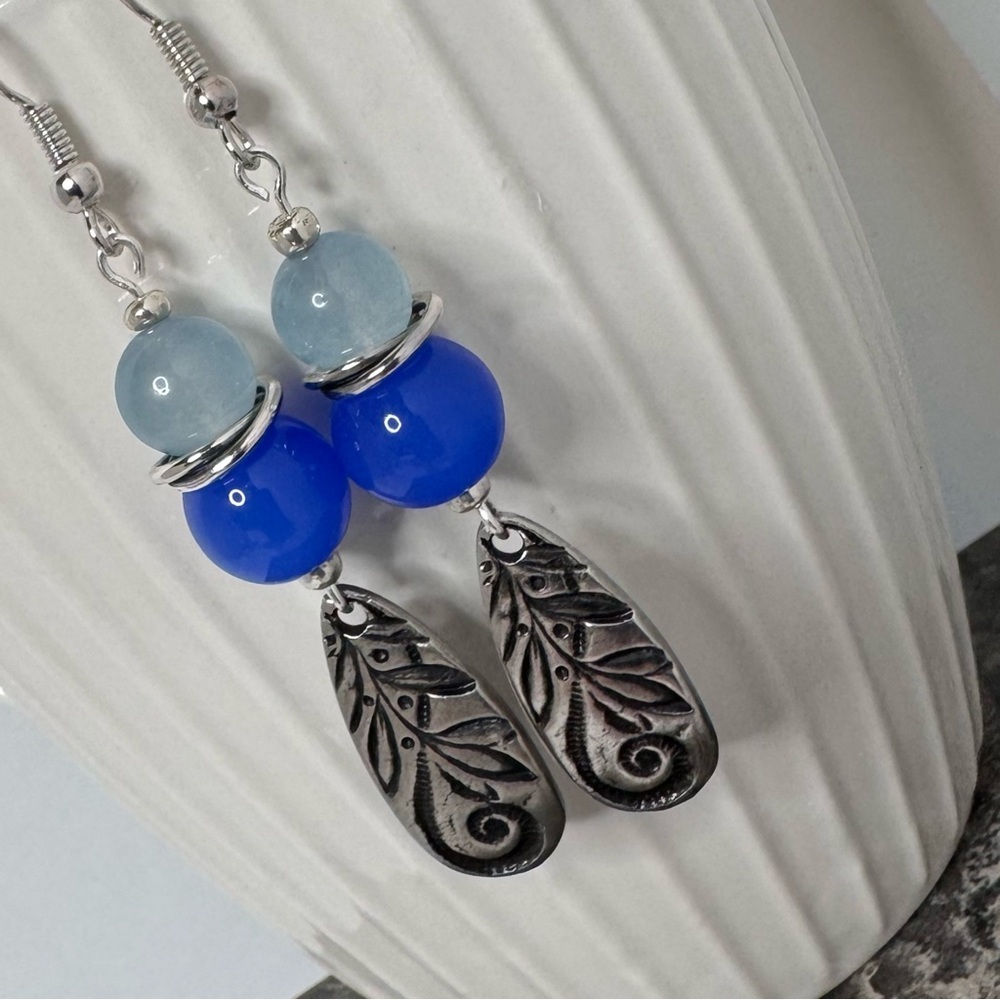 Hand Crafted Icy Blue Leaves Dangle Earrings 2.5” Beaded Charms NWT - Picture 6 of 8
